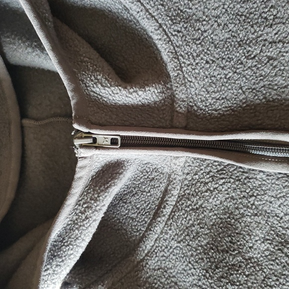 VS PINK Logo High-Low Cropped Fuzzy Sherpa Lined Zip-Up Mock Neck Jacket - Picture 9 of 13